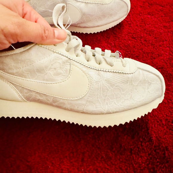 Nike WOMENS LIFESTYLE SHOE CORTEZ White Sneakers Size 8 NIB - Picture 8 of 12